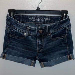 American Eagle 00 Midi Dark Wash Shorts
